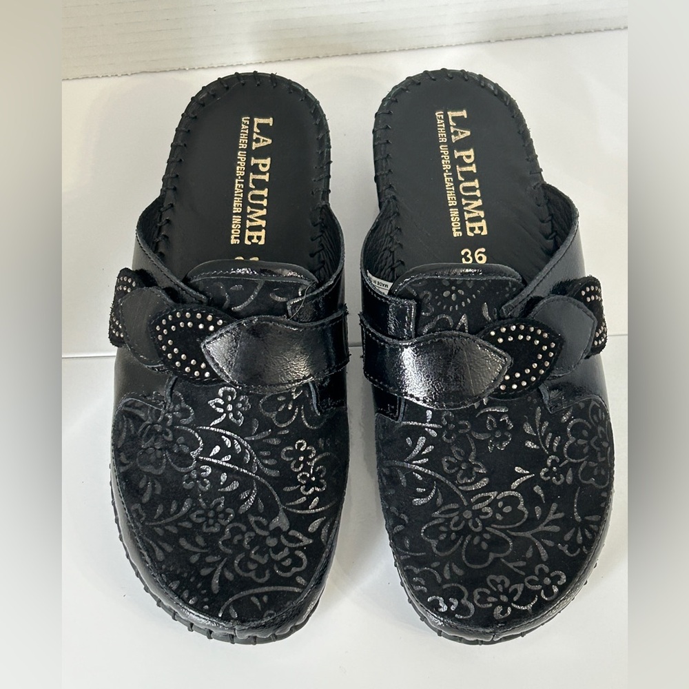 La Plume Black Floral Leather Slide Mule Size 36 US 5.5 Rhinestone Italy